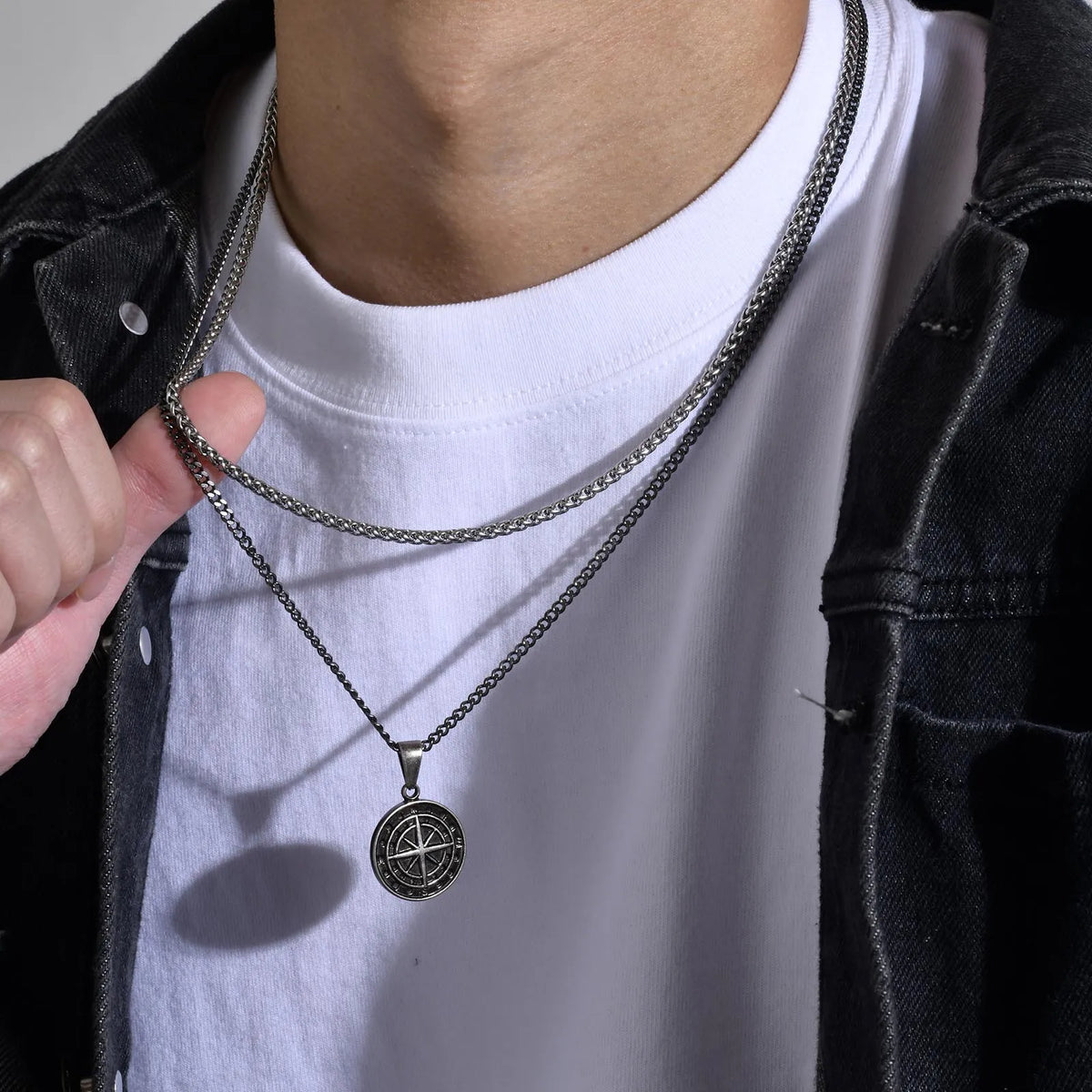 Men Retro Silver Color Seeker Compass Necklaces, Rock Punk Vintage Metal Stainless Steel Round Coin Pendant Collar Gift Jewelry