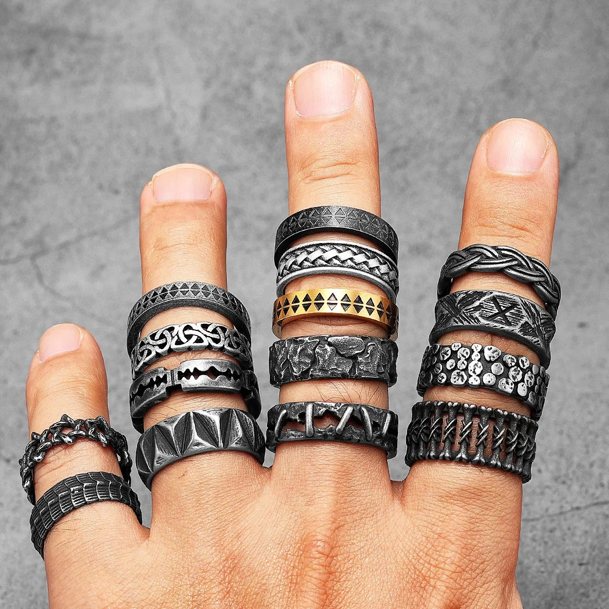 PENDRA Sawtooth Totem Rock Steel Ring