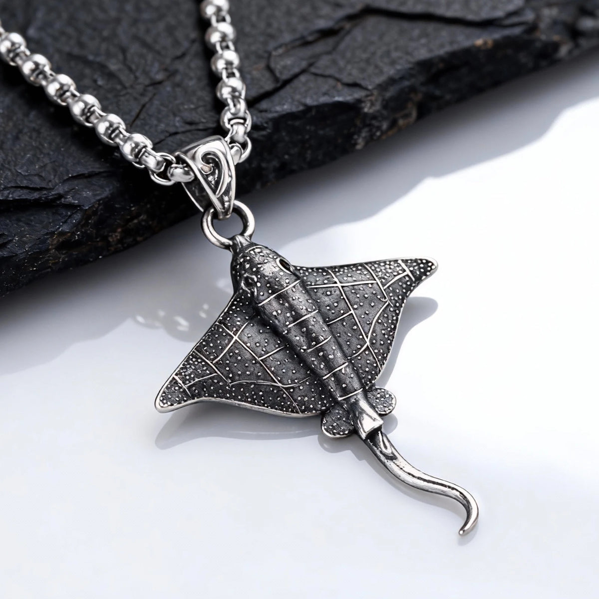 Men's Stainless Steel Devil Fish Necklace,Punk Vintage 3D Devil Fish Pendant Necklace,Shark Enthusiast Gift