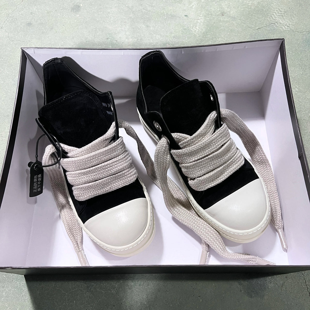 New Style Jumbo Lace Up Women Sneaker Casual Designer Men Shoe Low Top Cow Suede Quality Luxury Shoe Roman Thick-sole Trainer