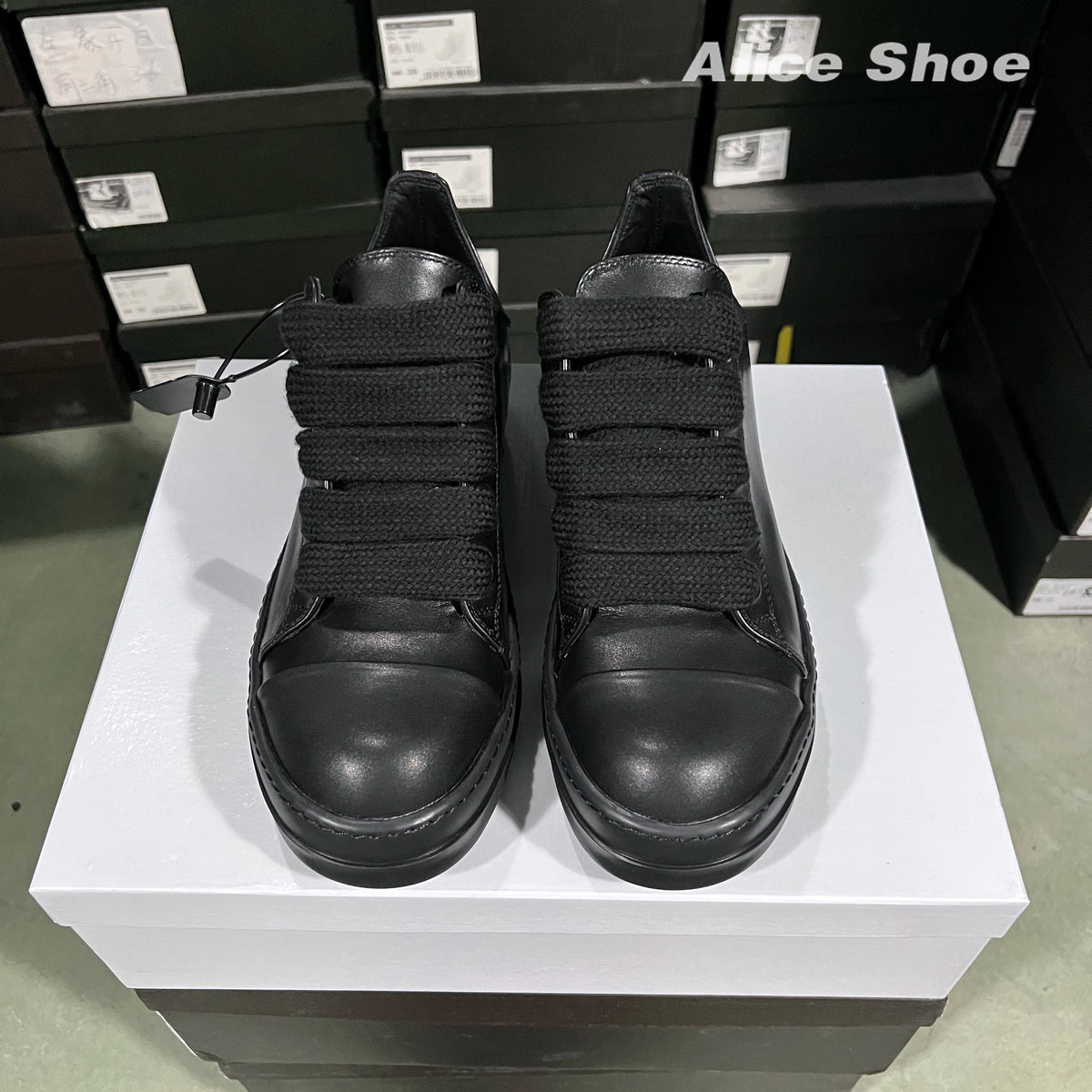 PENDRA Roman Black Leather Low-Top Jumbo-Lace Thick-Sole Platform Sneakers
