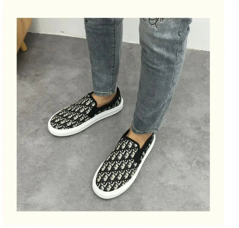 Fashionable Stylish Youth Luxury Work Jeans for Men Slim Fitting with Unique Lion Prints Classic with Rhinestone Denim Trousers