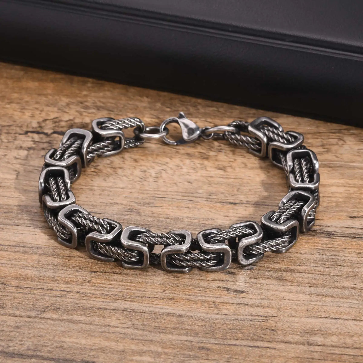 PENDRA Chunky Byzantine Bracelet