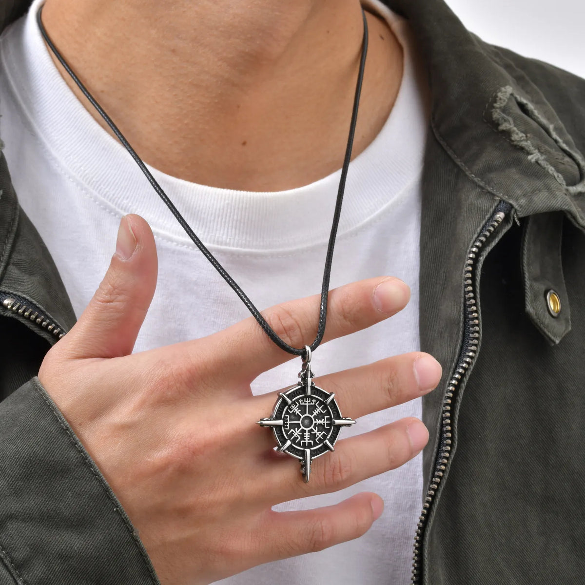 Retro Viking Rune Compass Necklace for Men Boys,Gun black Stainless Steel Talisman Collars,Stylish Punk Jewelry Gift
