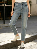 Women's casual slim fit jeans, made of medium stretch fabric with button and zipper pockets, suitable for spring and summer wear