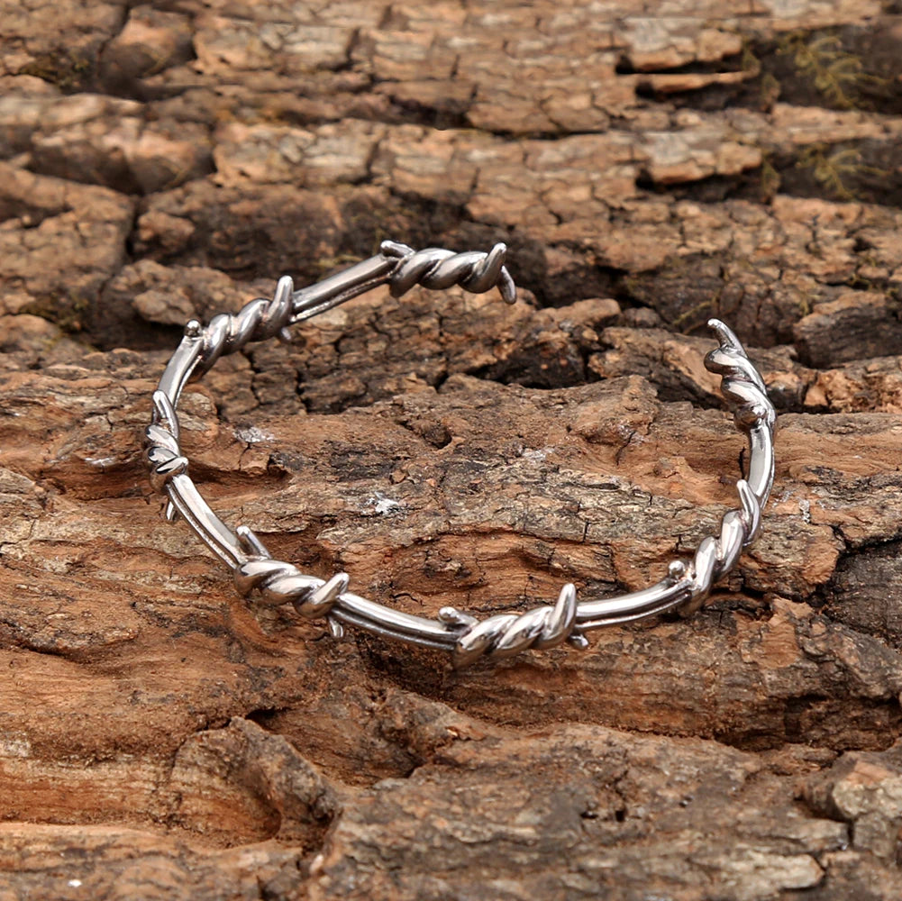PENDRA Thornknot Twisted Thorn Ring