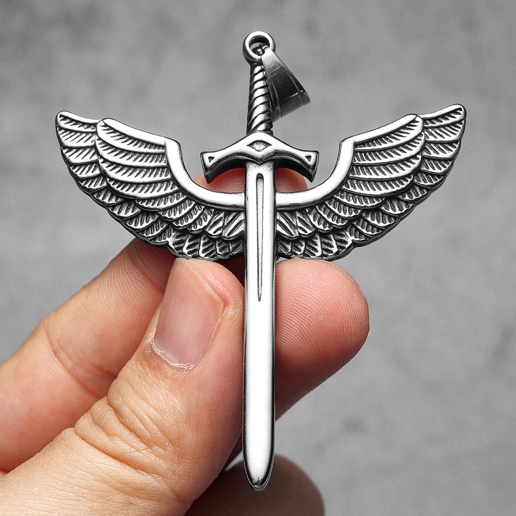 PENDRA Ulinora Pendant Necklace