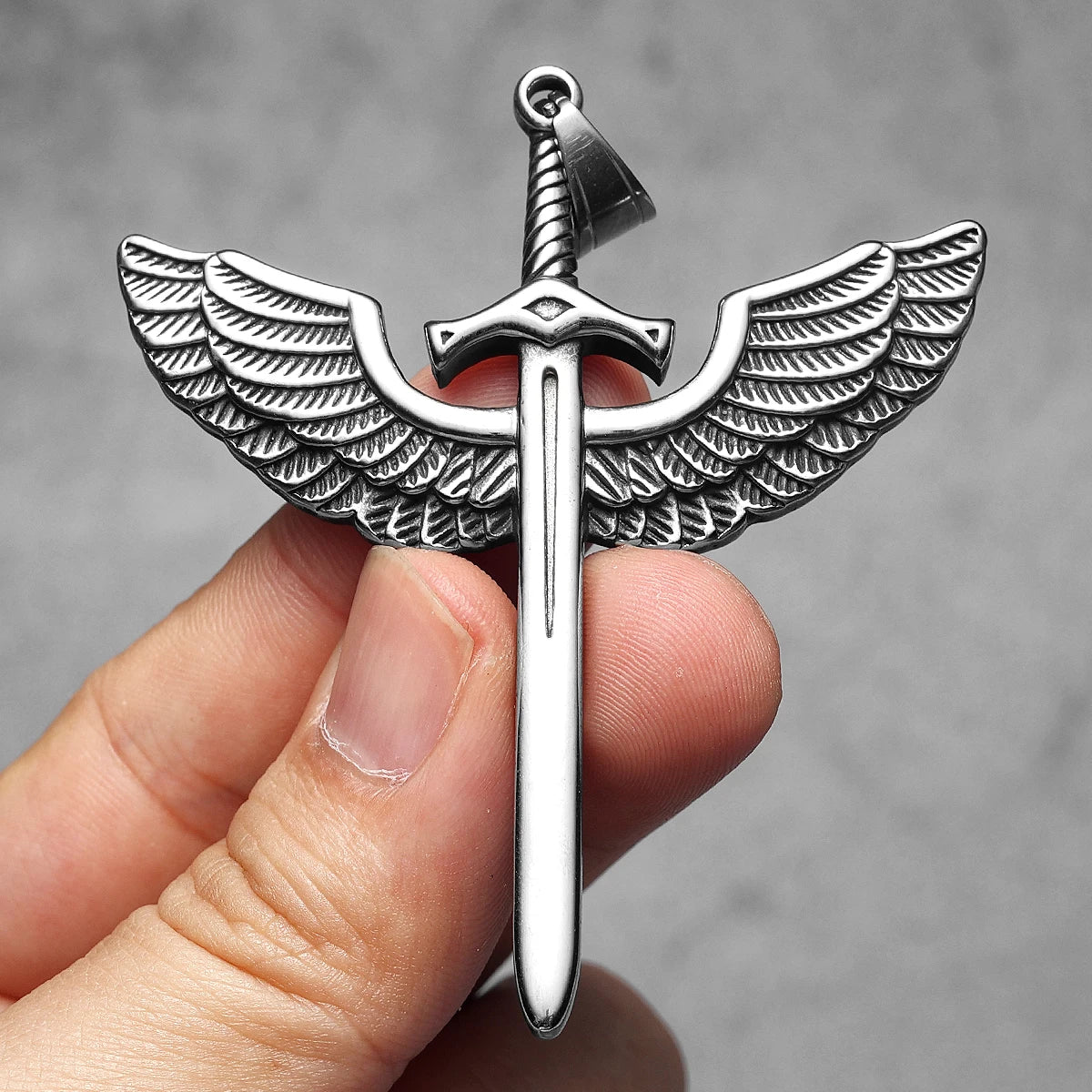 PENDRA Ulinora Pendant Necklace
