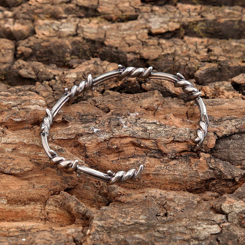 PENDRA Thornknot Twisted Thorn Ring