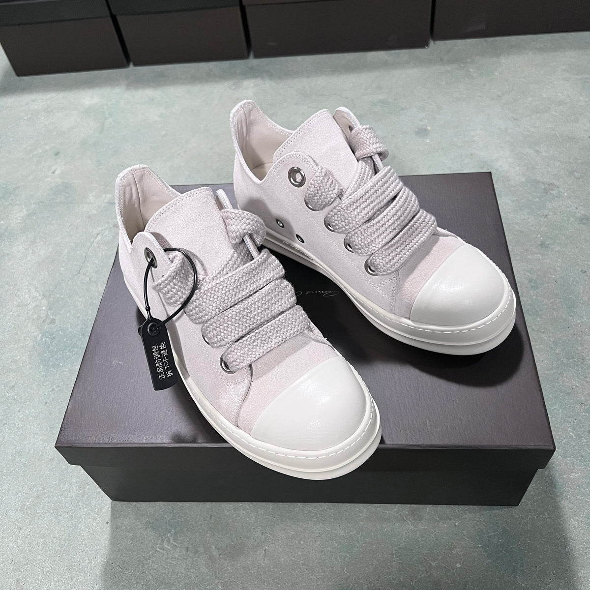 New Style Jumbo Lace Up Women Sneaker Casual Designer Men Shoe Low Top Cow Suede Quality Luxury Shoe Roman Thick-sole Trainer