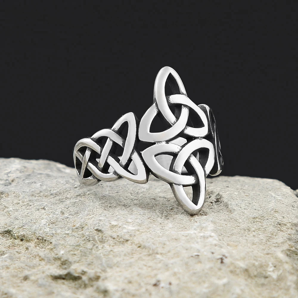 PENDRA Triquetra Celtic Knot Pendant