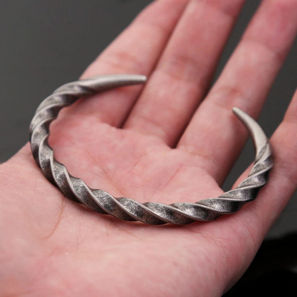 PENDRA Twisted 316L Stainless Steel Bracelet