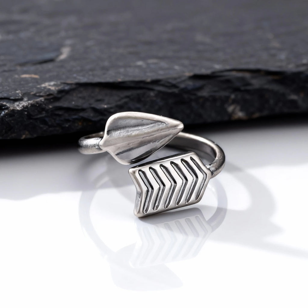 PENDRA Ravdell Arrow Motif Ring