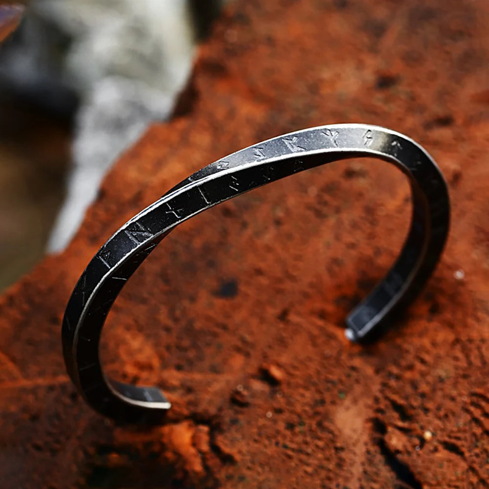 PENDRA Tiger Eye Stone Leather Bracelet