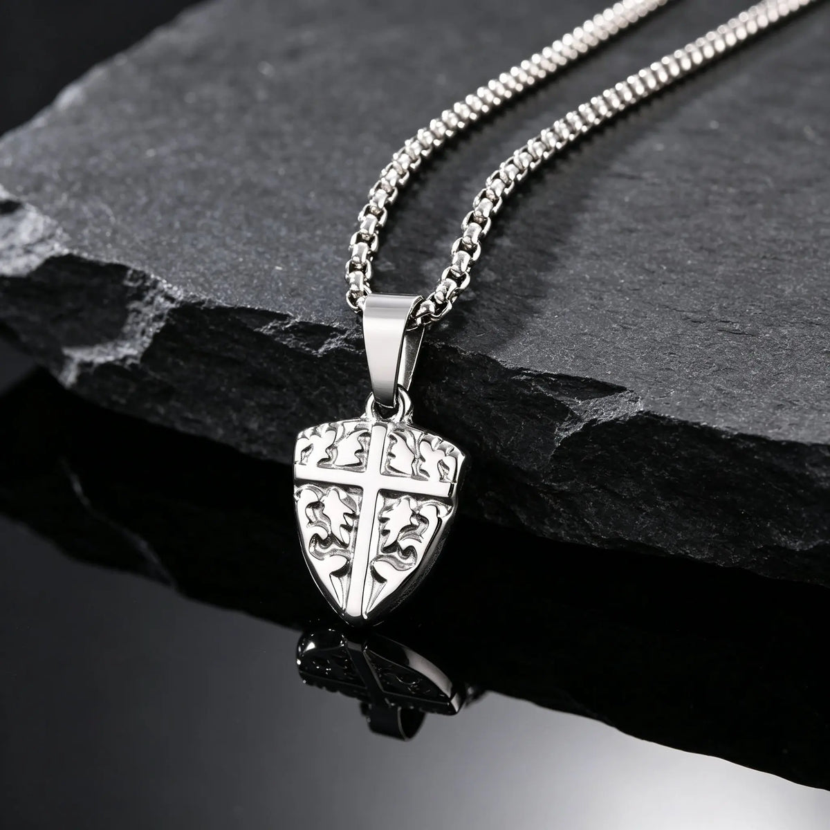 PENDRA Cross Small Pendant Necklace