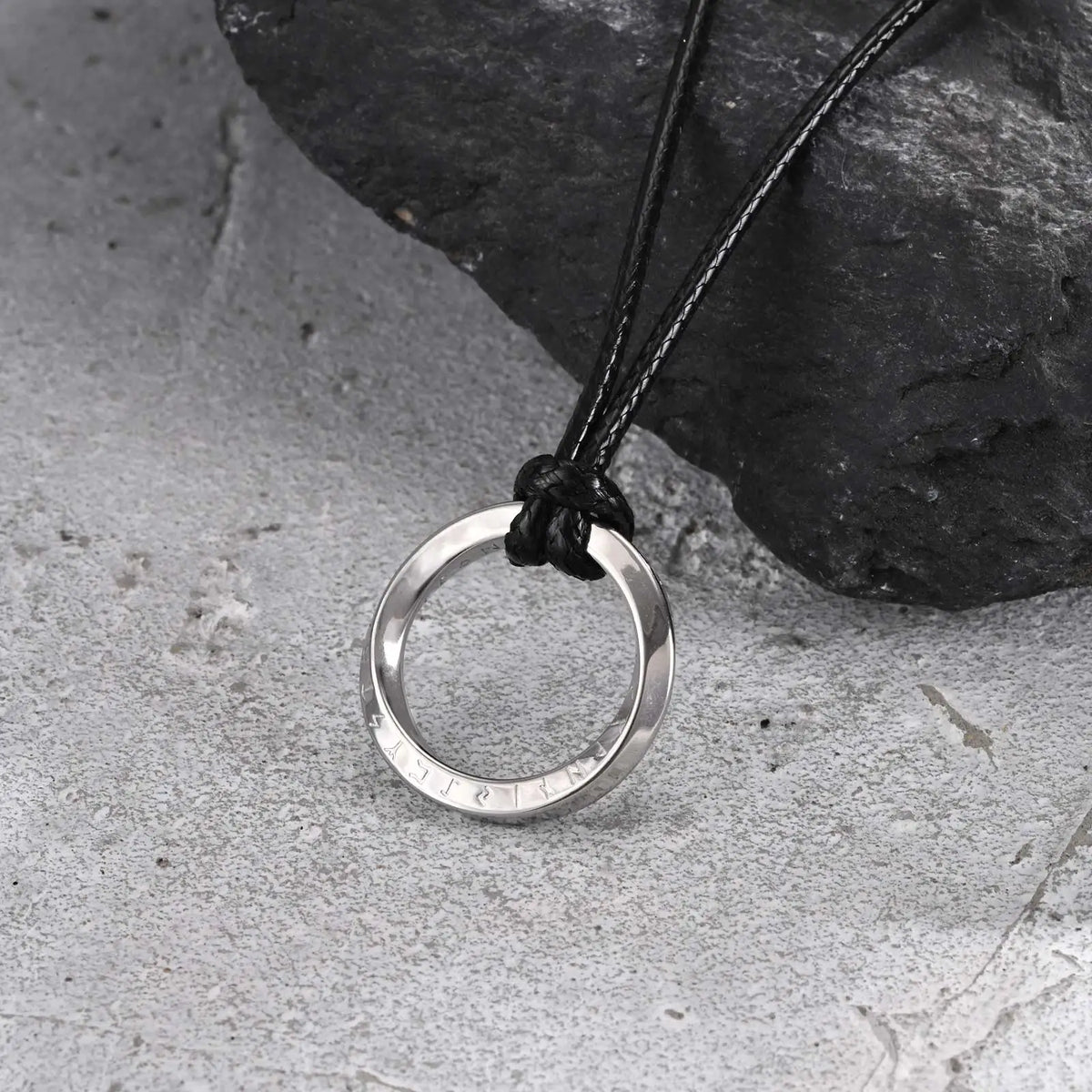 New Stylish Norse Viking Necklaces for Men,Waterproof Stainless Steel Mobius Round Pendant Collar,Gifts for Him Jewelry