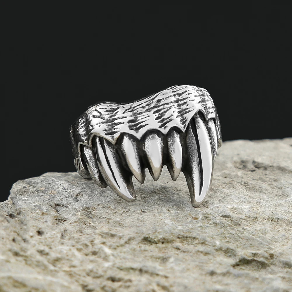 PENDRA Beastfang Gothic Beast Teeth Ring