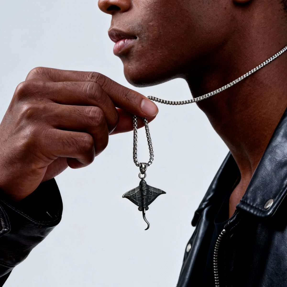 Men's Stainless Steel Devil Fish Necklace,Punk Vintage 3D Devil Fish Pendant Necklace,Shark Enthusiast Gift