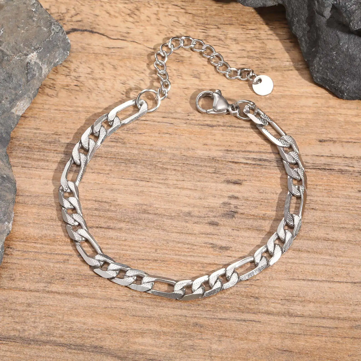 PENDRA Textured Figaro Bracelet