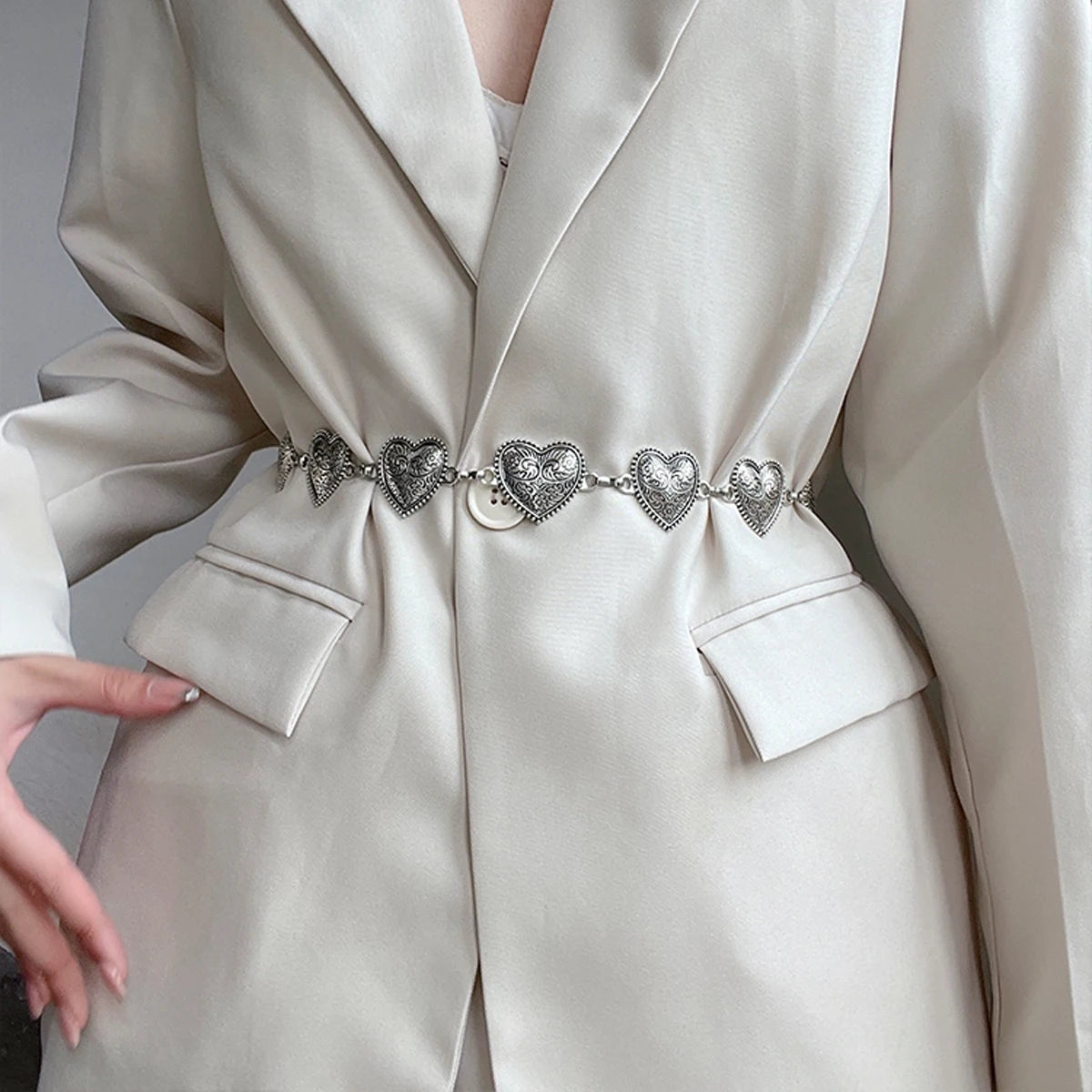 Vintage Women Waist Belt Female Metallic Love-Heart Chain Belt Tassel Waist Chain Belt Women Decorative Metal Body Jewelry