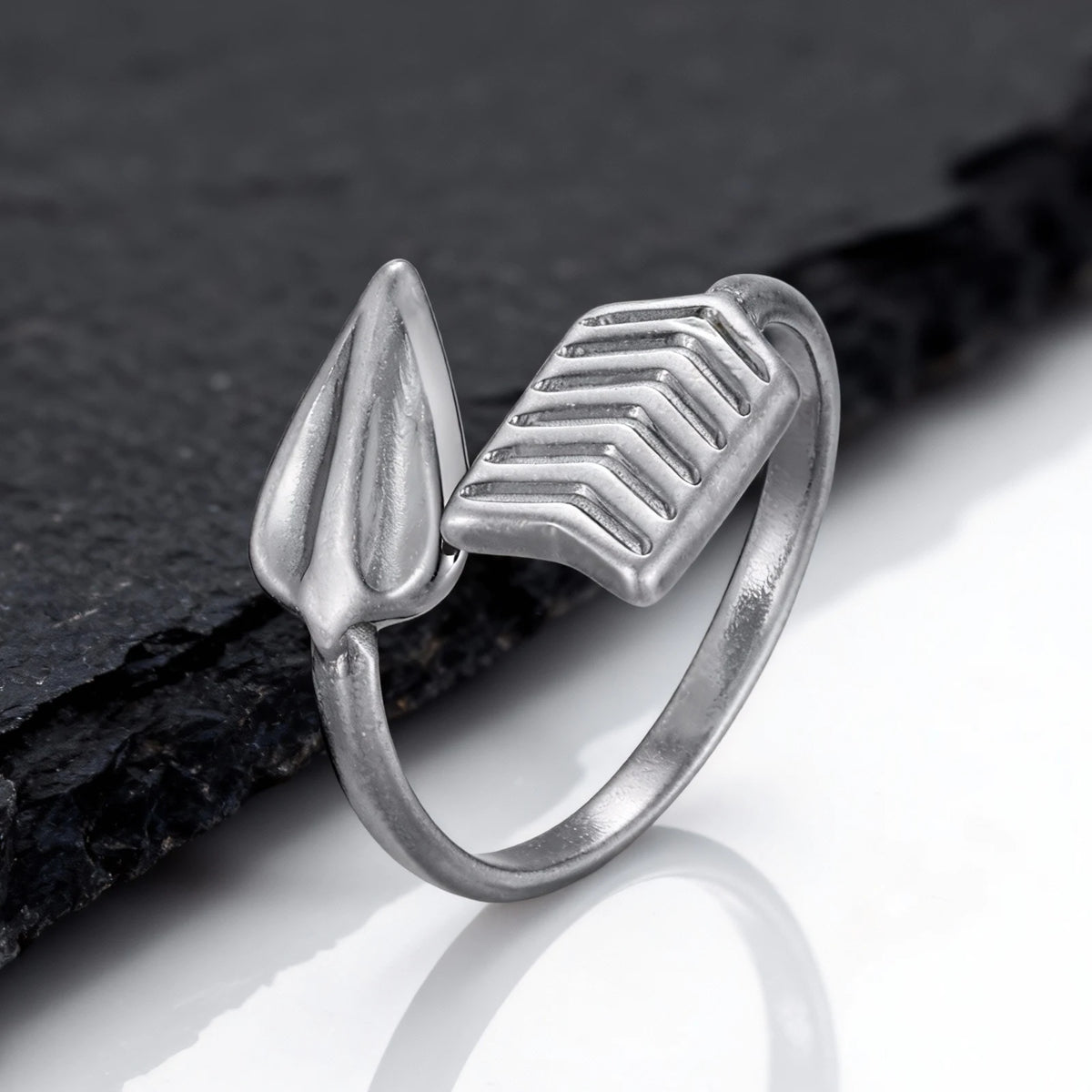 PENDRA Ravdell Arrow Motif Ring