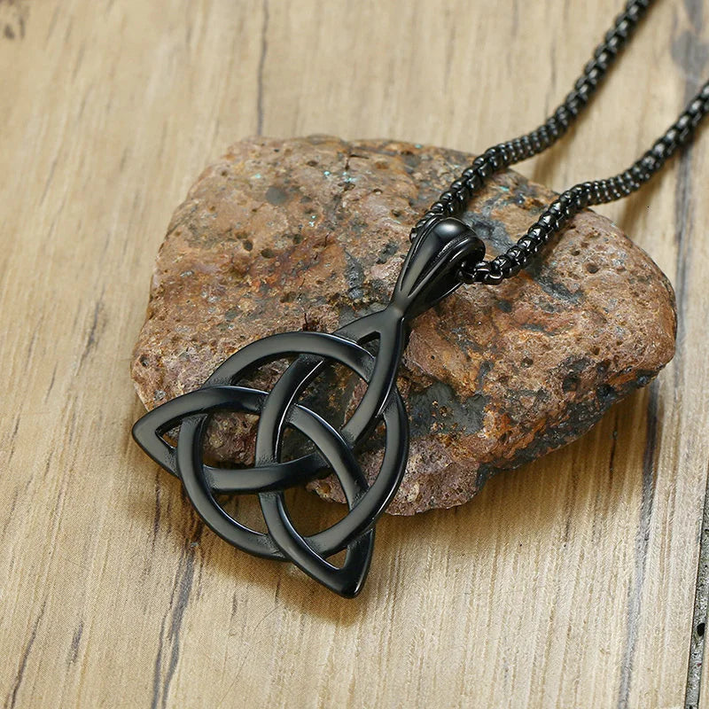 PENDRA Triquetra Knot Irish Pendant Necklace