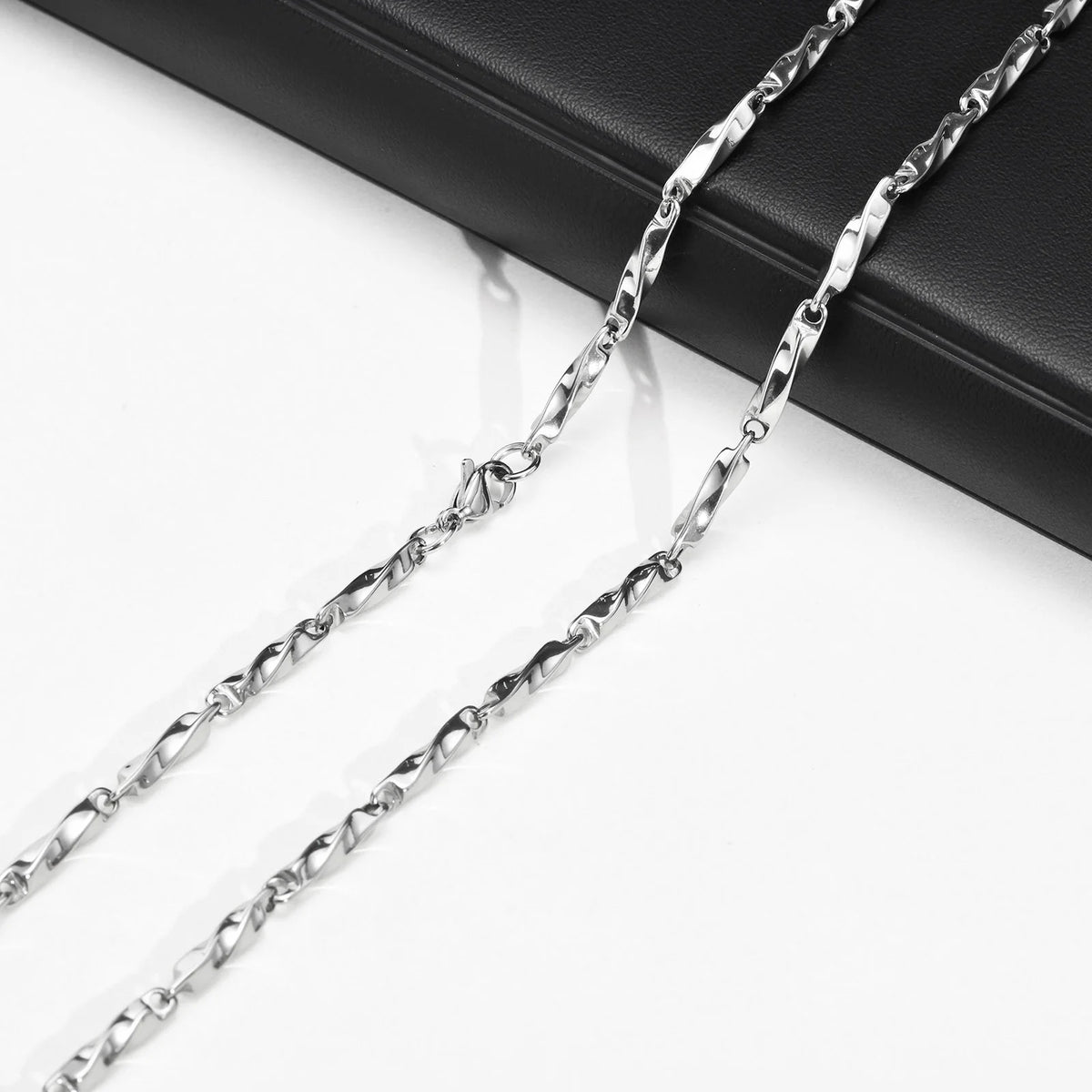 PENDRA Mobius Twisted Chain Necklace