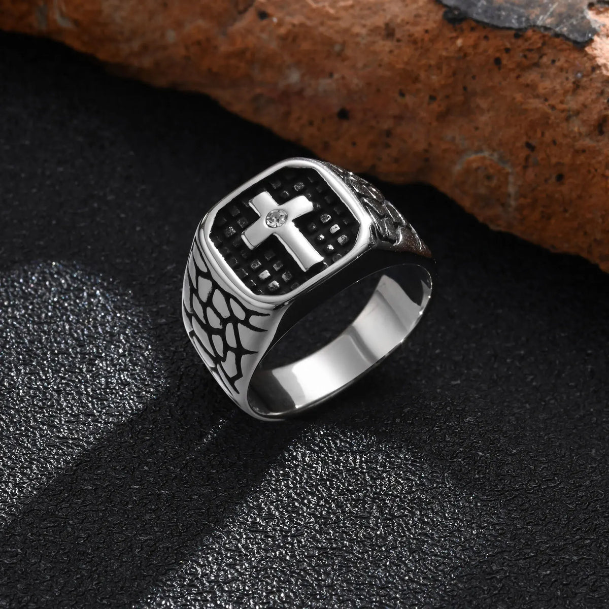 PENDRA Mavquin Cross Charm Ring