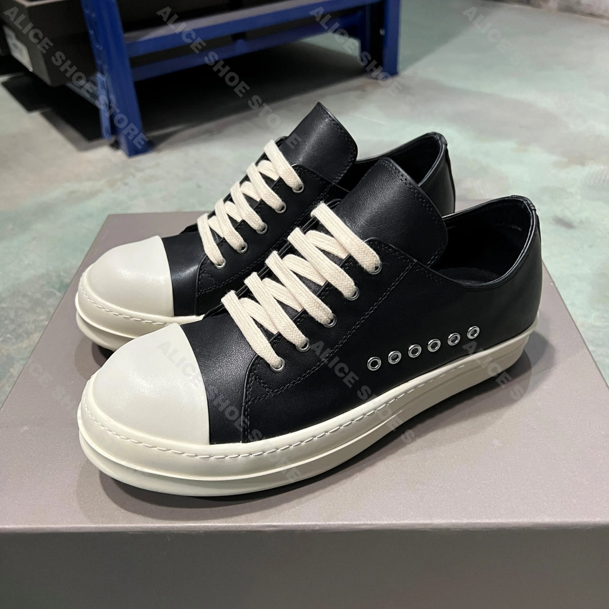 PENDRA Porous Noir Black Leather Low-Top Lace-Up Platform Sneakers
