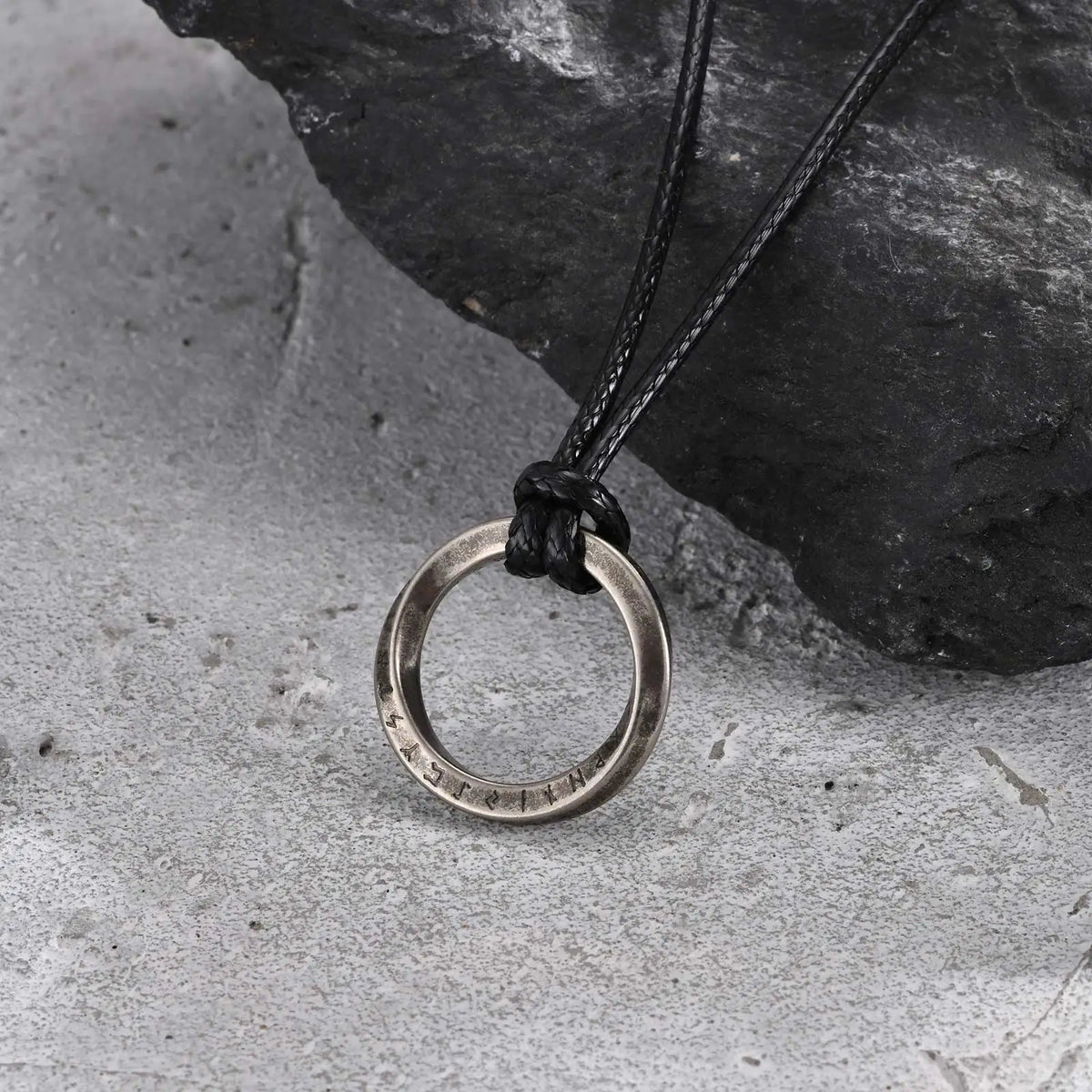 New Stylish Norse Viking Necklaces for Men,Waterproof Stainless Steel Mobius Round Pendant Collar,Gifts for Him Jewelry