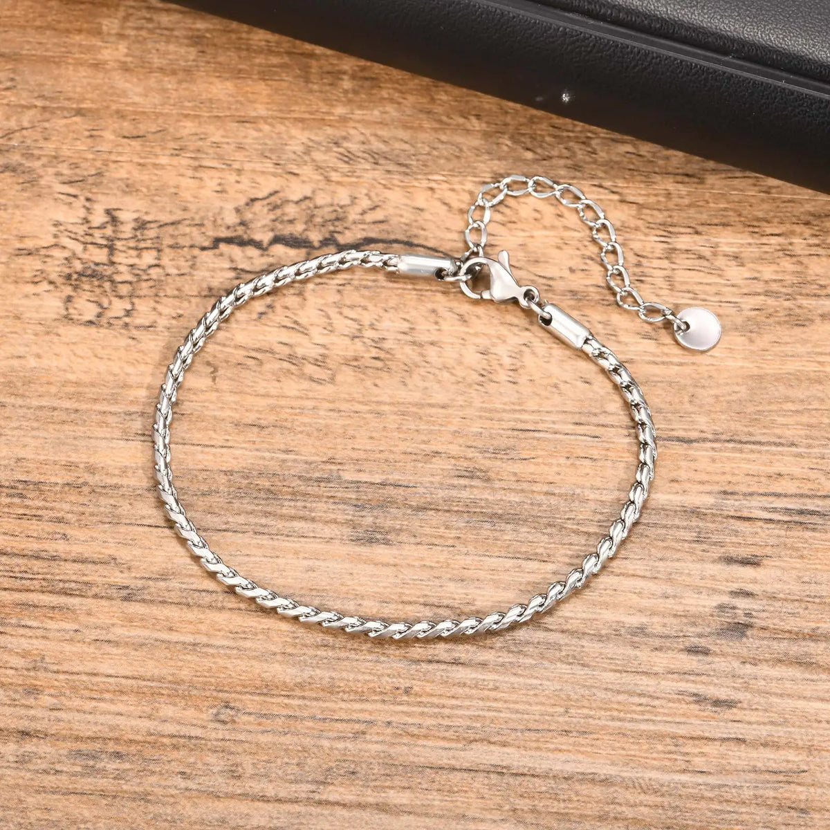 PENDRA Twist Simple Bracelet
