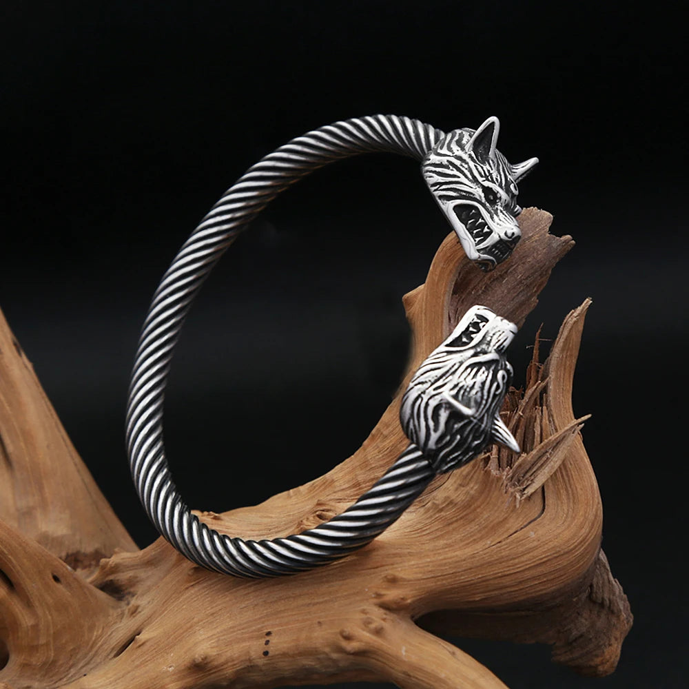 PENDRA Wolfduo Vintage Viking Double Wolf Bracelet
