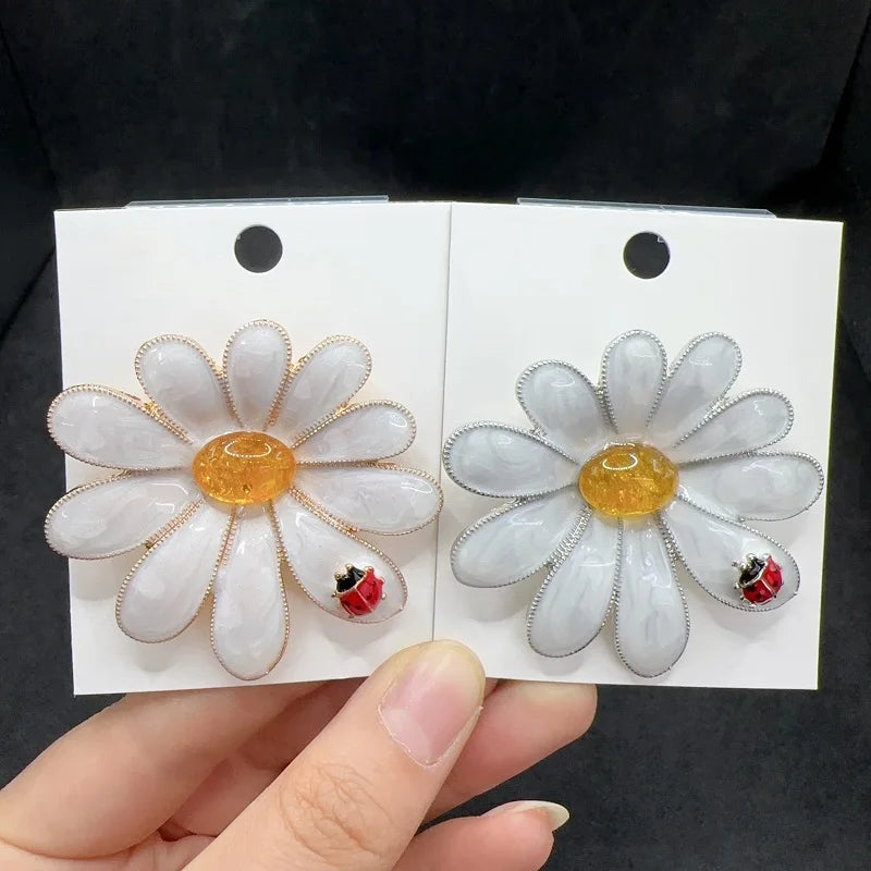 PENDRA Daisyora Large Enamel Daisy Flower Brooch