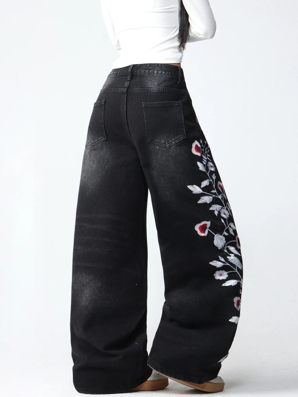 PENDRA American Floral Embroidered Jeans