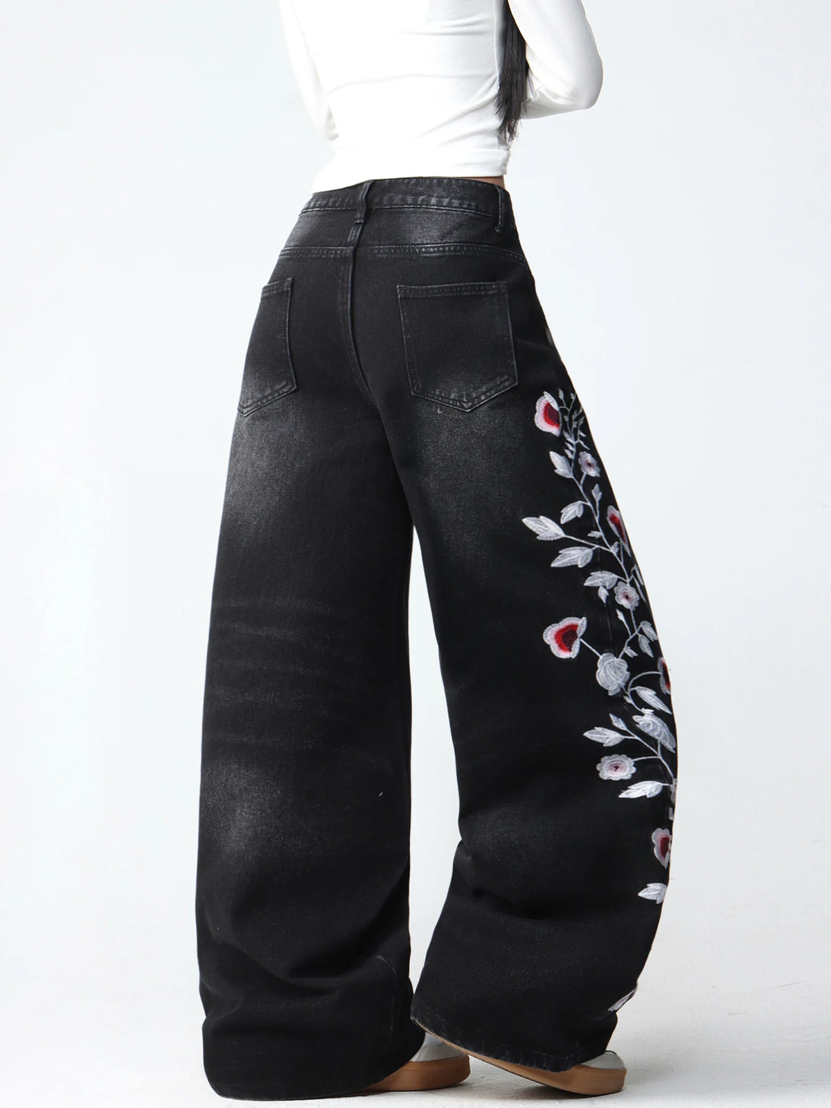 PENDRA American Floral Embroidered Jeans