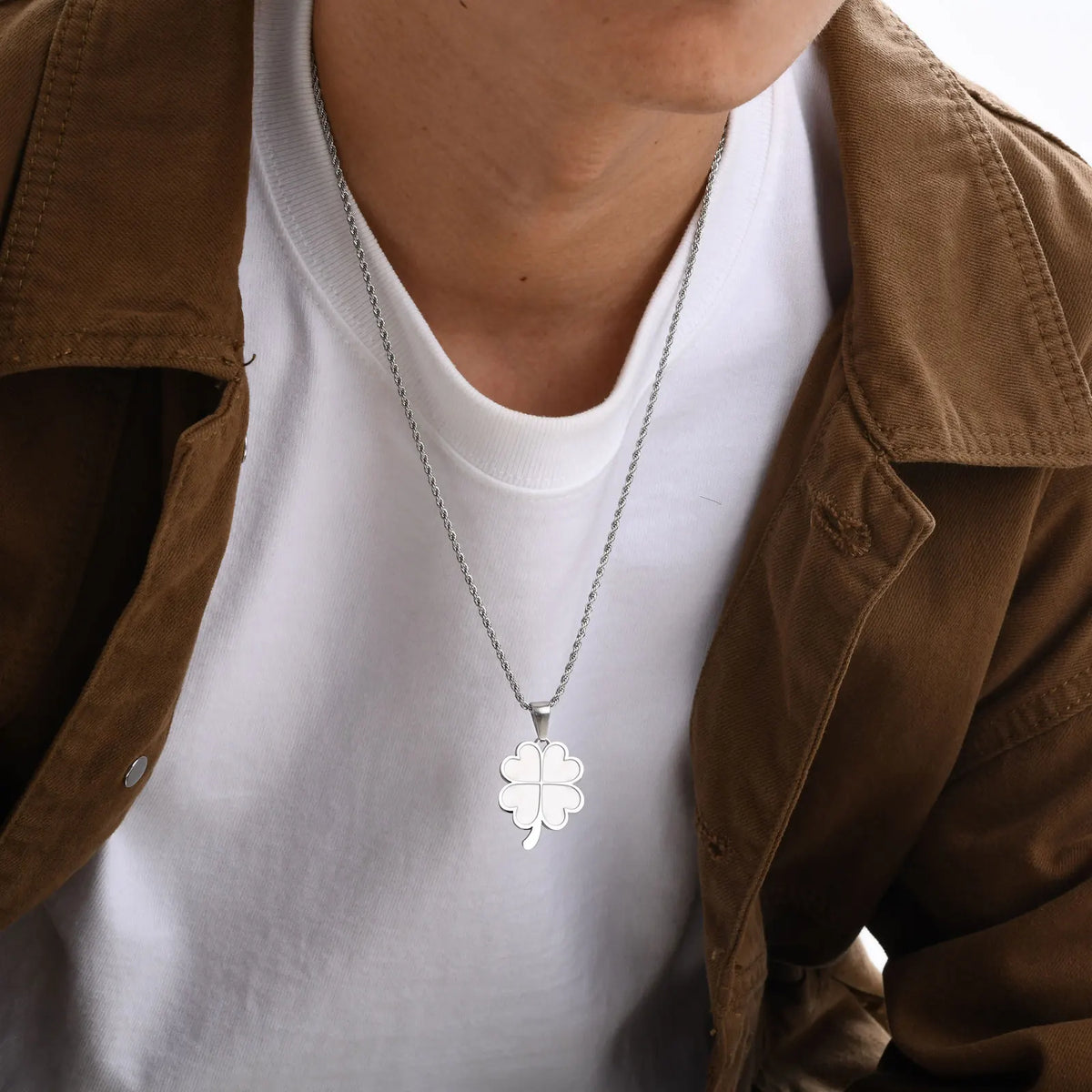 PENDRA Clover Leaf Pendant Necklace