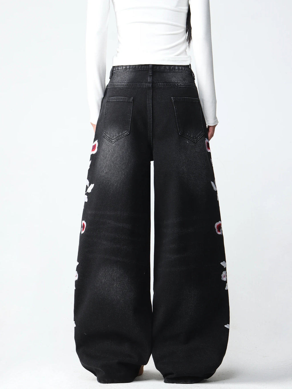 PENDRA American Floral Embroidered Jeans