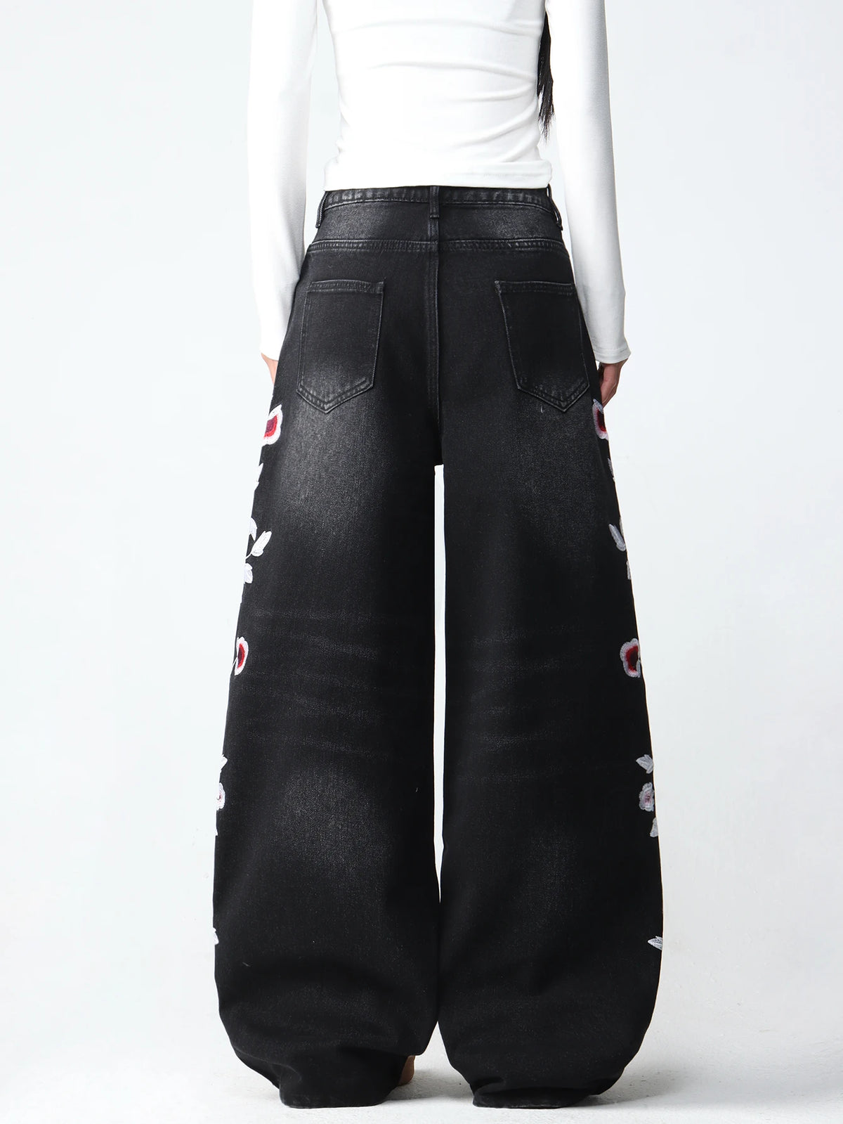 PENDRA American Floral Embroidered Jeans
