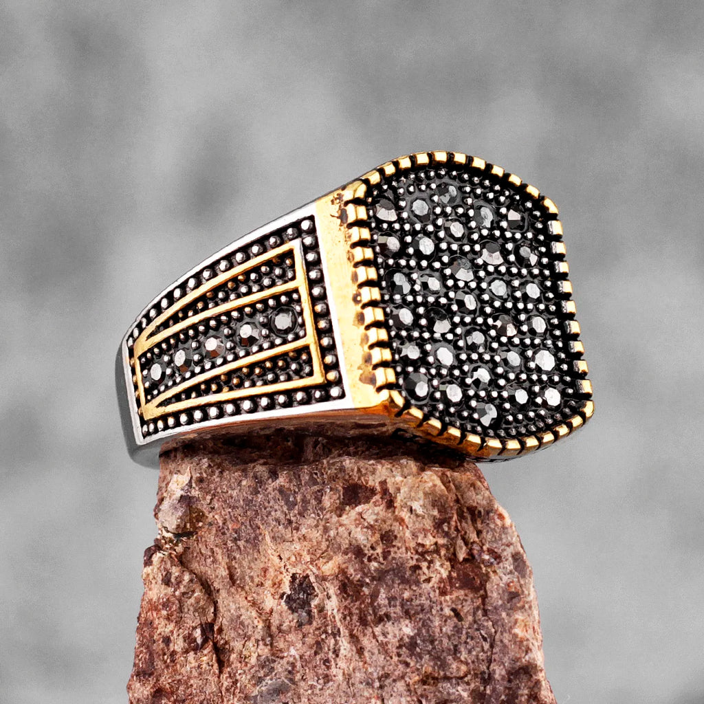 PENDRA Golden Rhinestone Trnedy Steel Ring