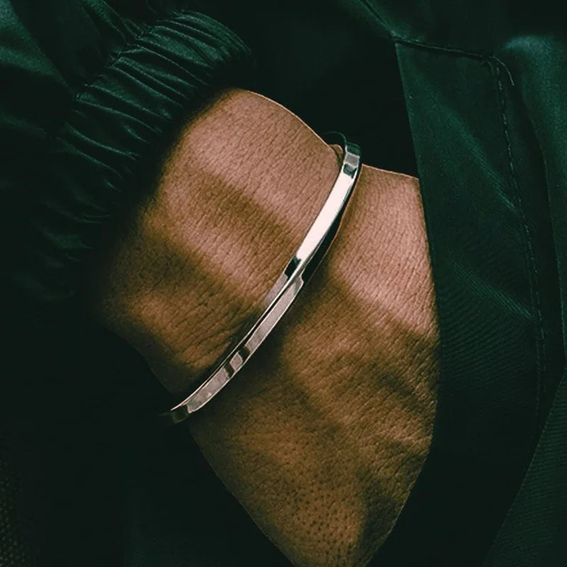 PENDRA Elivex Twisted Cuff Bracelet