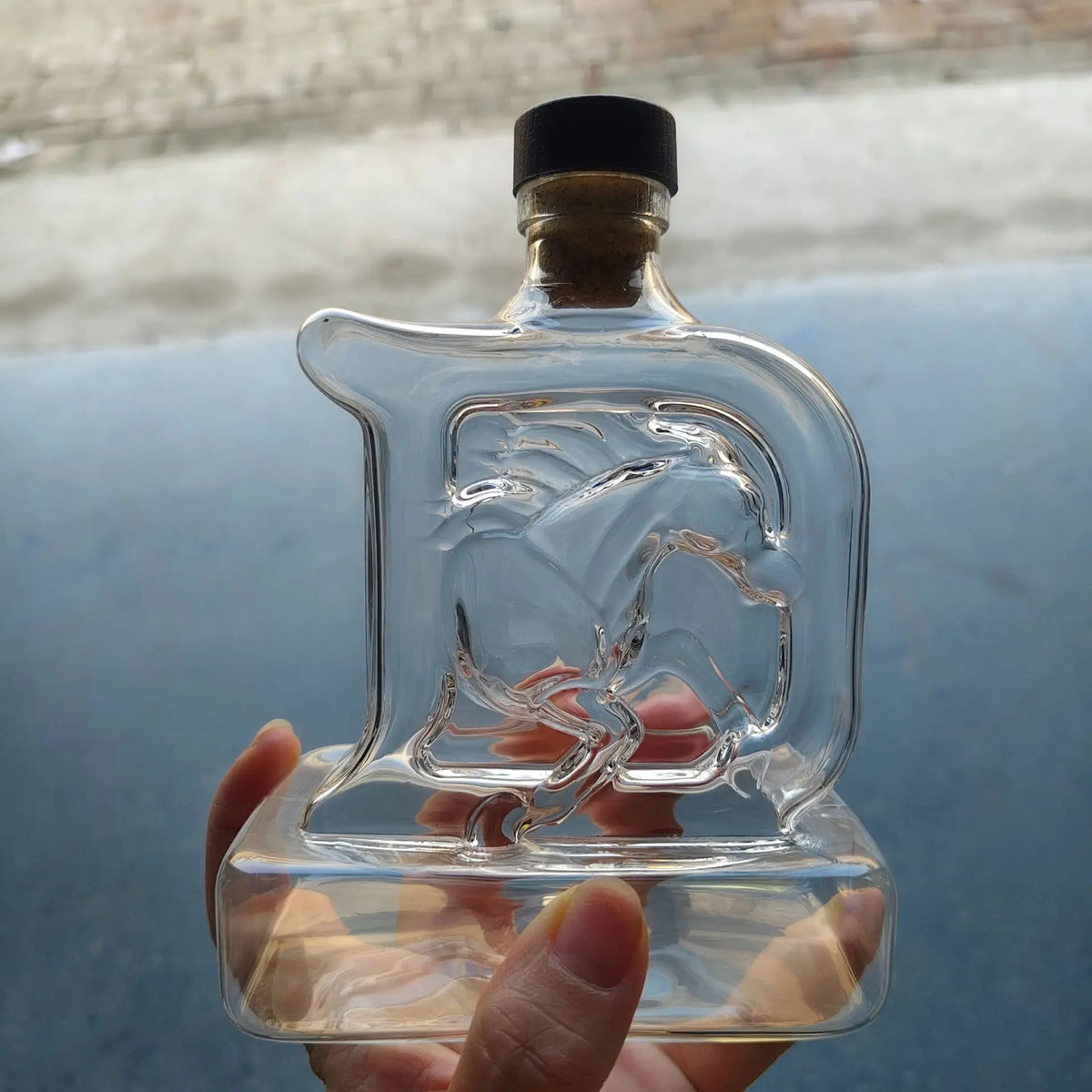Novelty 3D Horse Design Glass Decanter, Crown Stopper Whiskey Bottle, Man Cave Bar Decor for Sports Enthusiasts