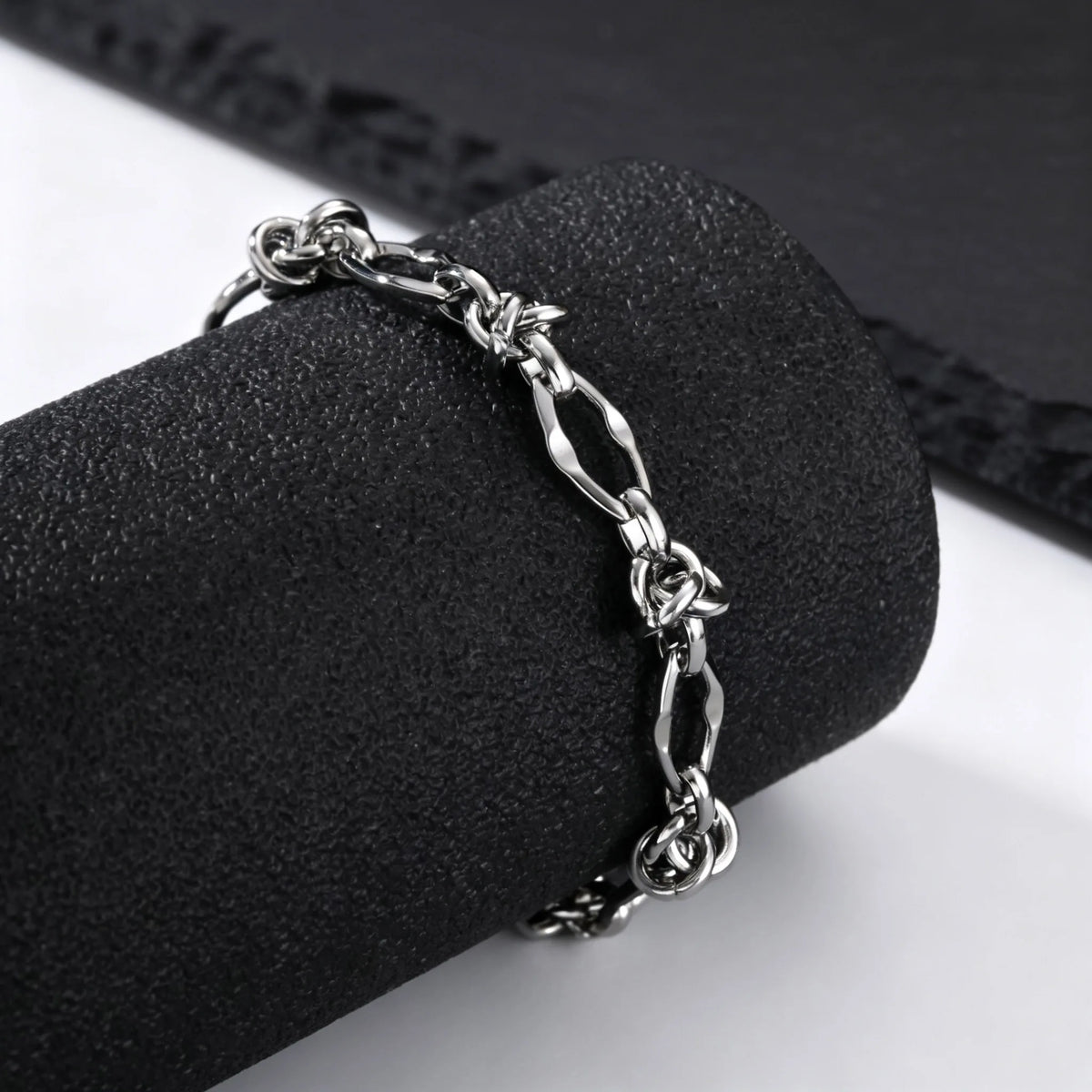 PENDRA Rock Thorn Bracelet