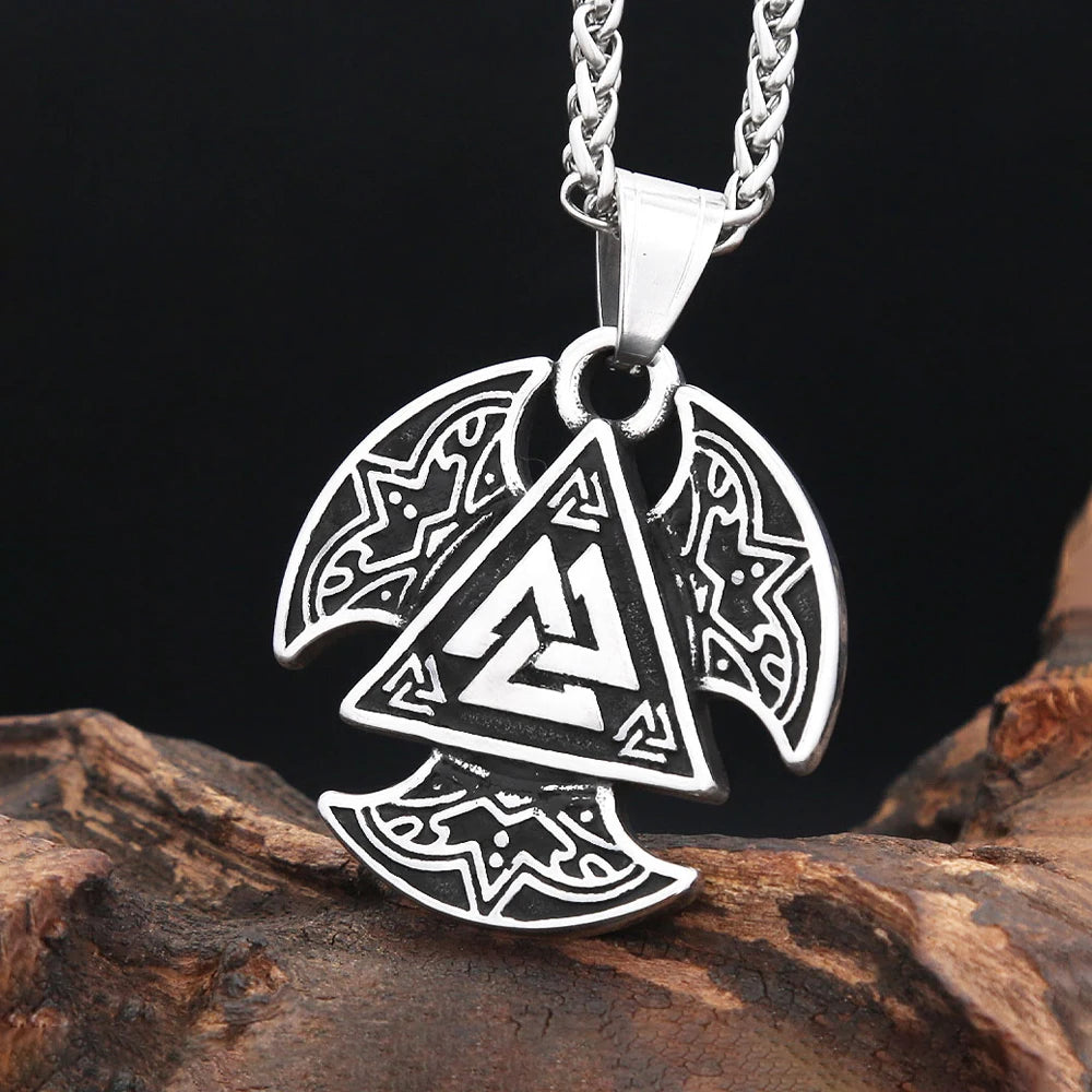 PENDRA Celticknot Viking Triangle Celtic Knot Pendant