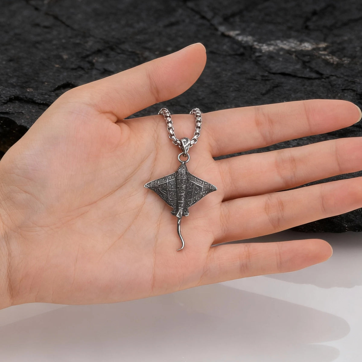 Men's Stainless Steel Devil Fish Necklace,Punk Vintage 3D Devil Fish Pendant Necklace,Shark Enthusiast Gift