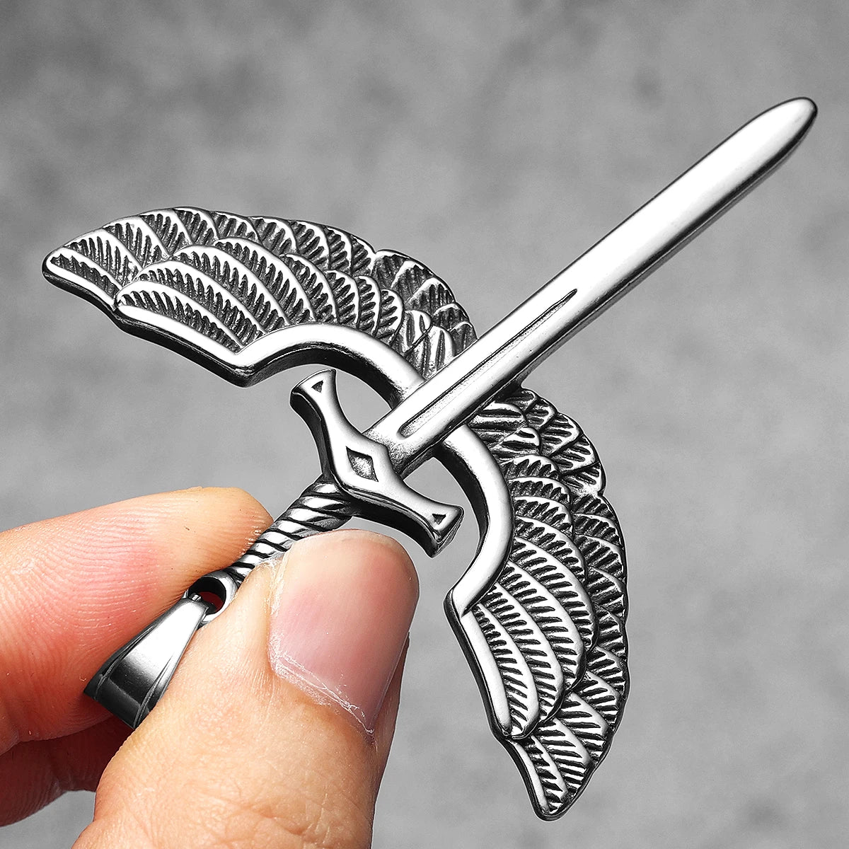 PENDRA Ulinora Pendant Necklace