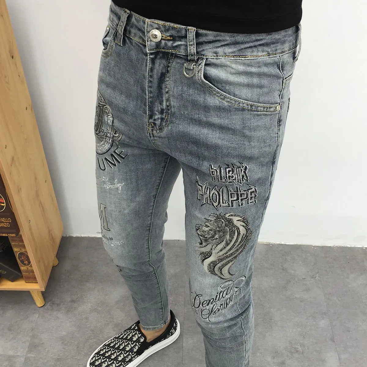 Fashionable Stylish Youth Luxury Work Jeans for Men Slim Fitting with Unique Lion Prints Classic with Rhinestone Denim Trousers