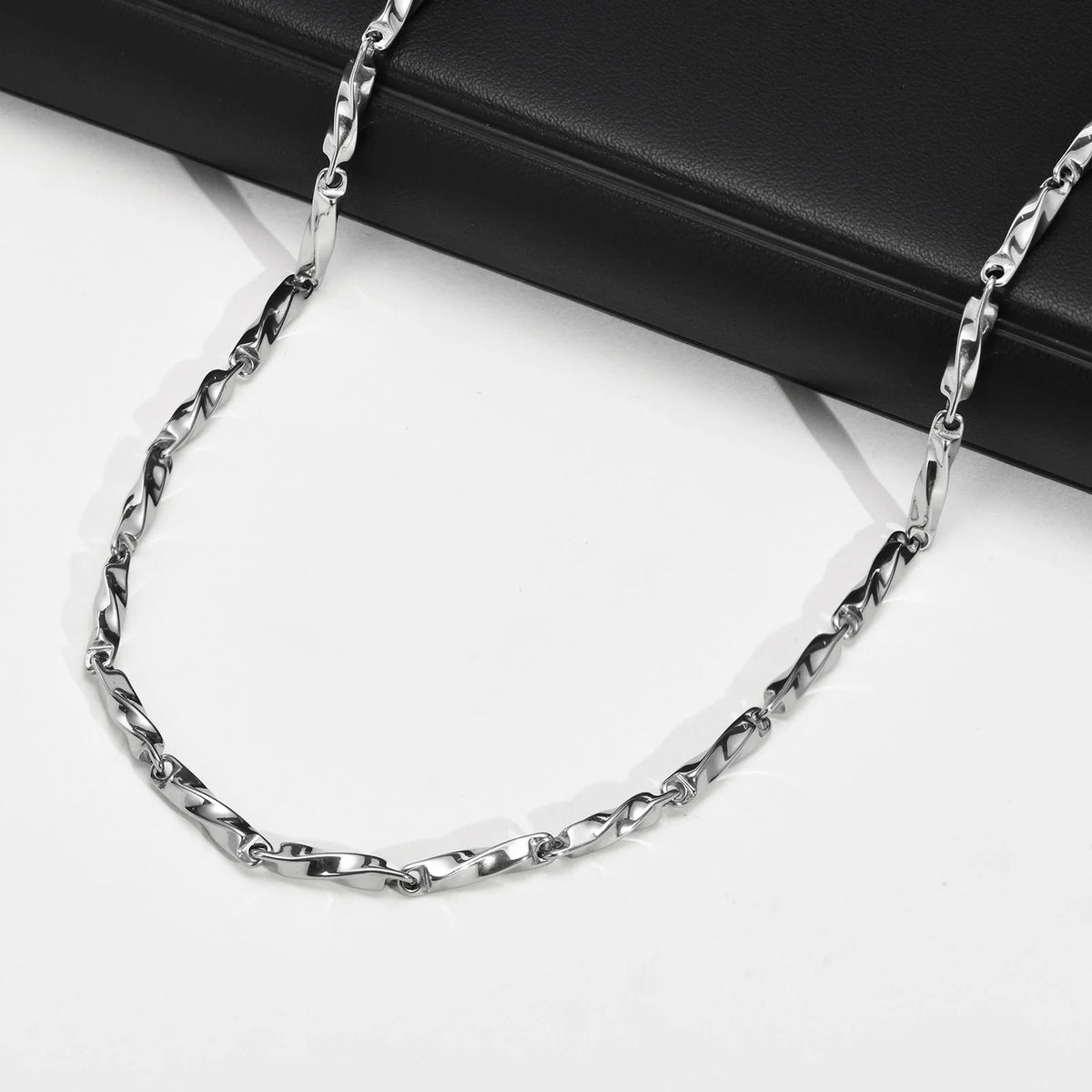 PENDRA Mobius Twisted Chain Necklace