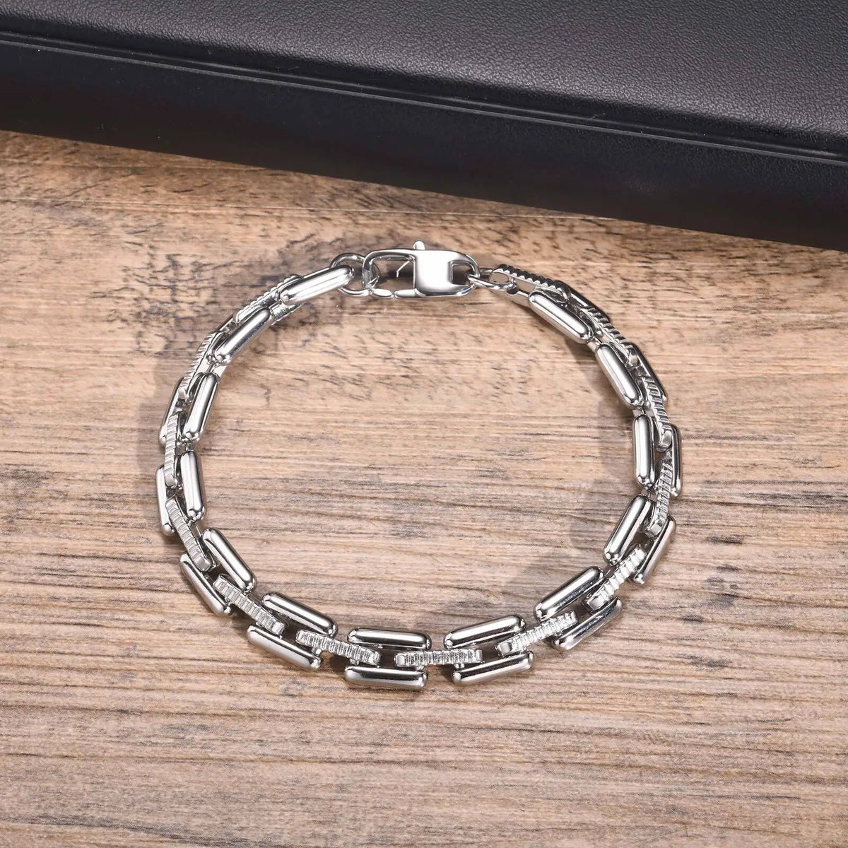 PENDRA Chian Shape Bracelet