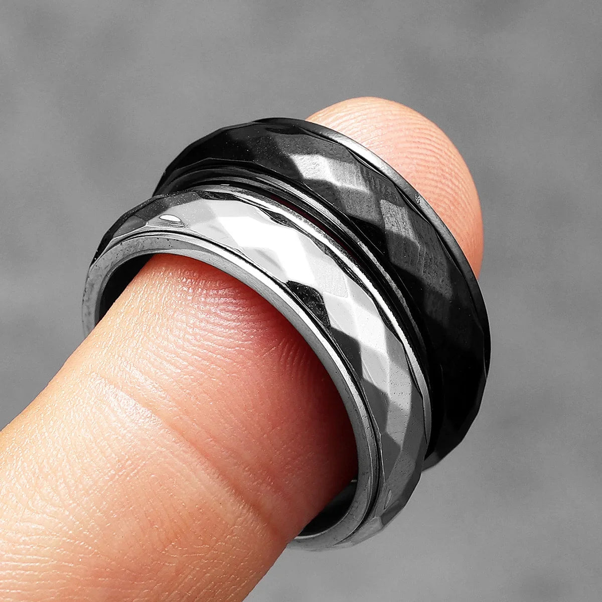PENDRA Cuts Spinner Rock Steel Ring
