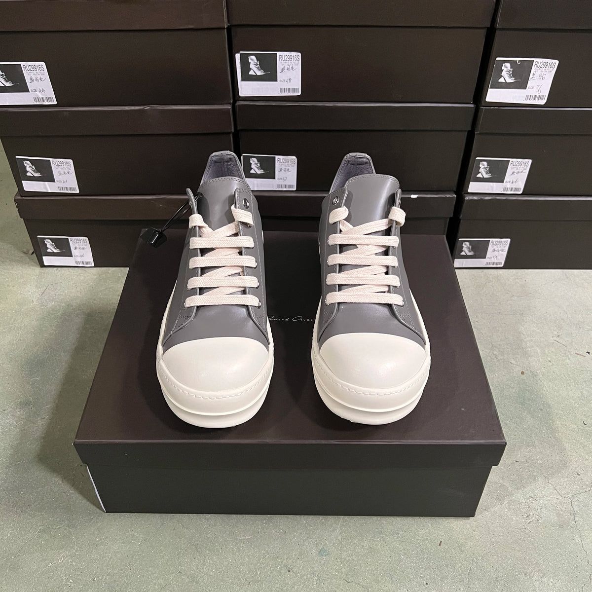 PENDRA Grey Punk Natural Grey Leather Low-Top Thick-Sole Platform Sneakers
